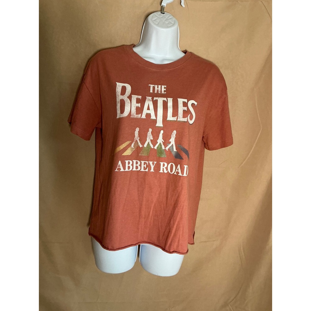 The Beatles Abbey Road Graphic T-Shirt Women Medium Red Excellent Raw Hem Tee